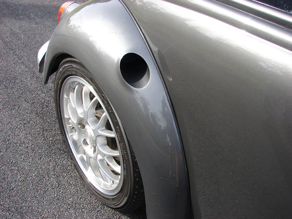 The rear fender has been modified with a circular hole for cooling the engine.