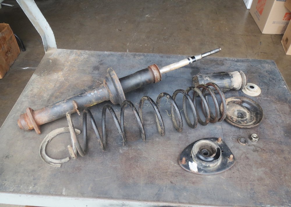 1302 and 1303 strut difference