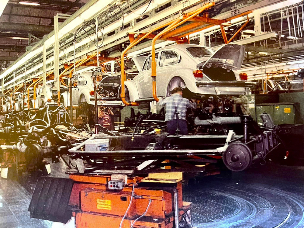 Fuel injected Super Beetles with one tailpipe