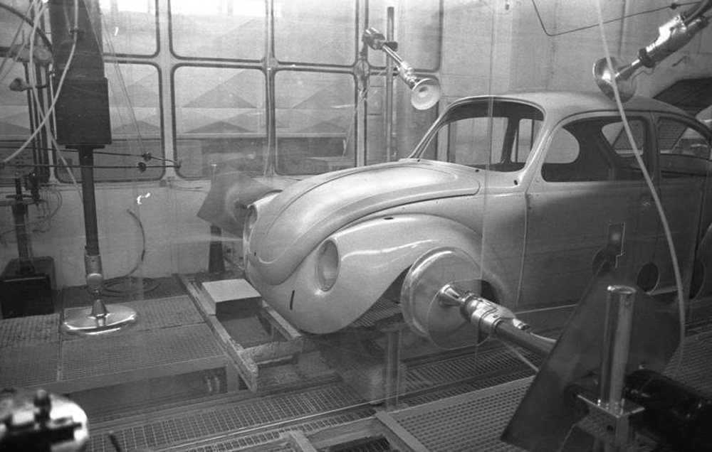 Automated spray painting of a 1303 bodyshell at Wolfsburg
