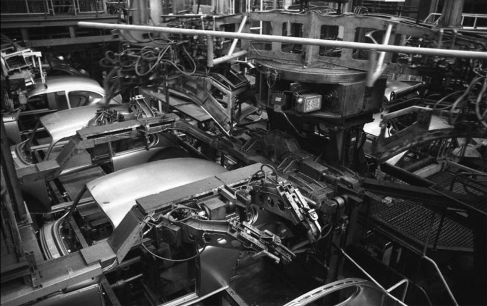 1303 bodyshell assembly at Wolfsburg