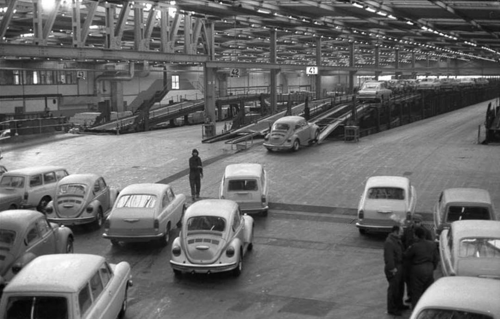 1973 models embarking the train on track 41 in Wolfsburg