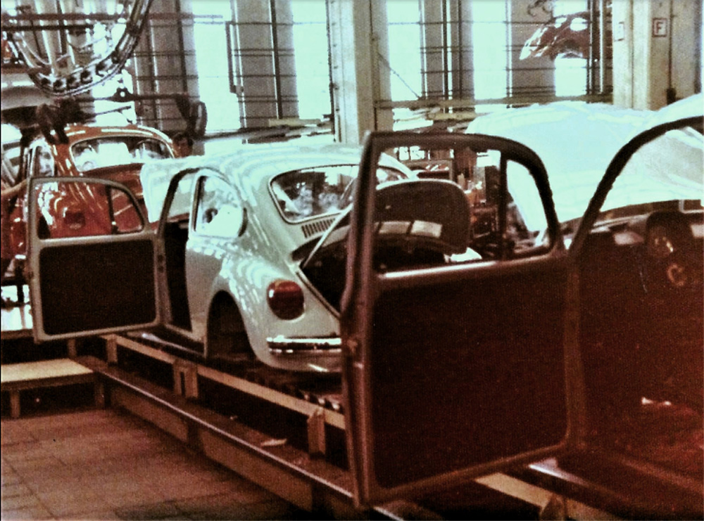 You can see the 1303 instrument panel in this 1973 picture