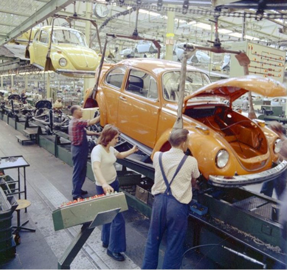 Super Beetle body and chassis coming together on the Wolfsburg assemby line