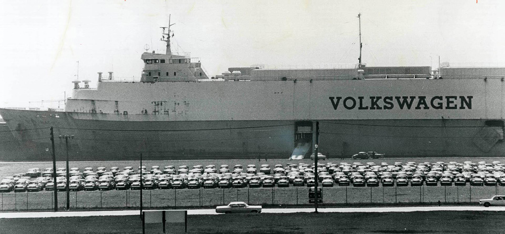 The Norwegian ship Dyvi Pacific with a large batch of Volkswagens
